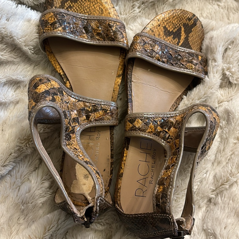 Rachel Roy size 8 yellow brown snakeskin
